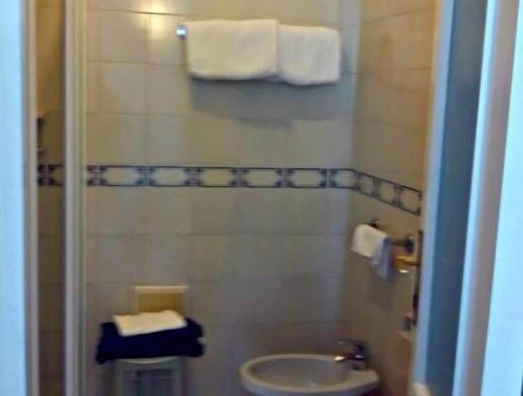 اتاق یک تخته با چشم‌انداز باغ, Parco Maria Terme