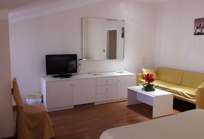 Standard Triple Room, Park  San Michele