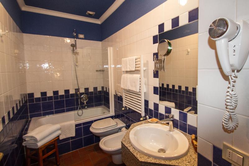 اتاق استاندارد چهار تخته, Porta Faenza
