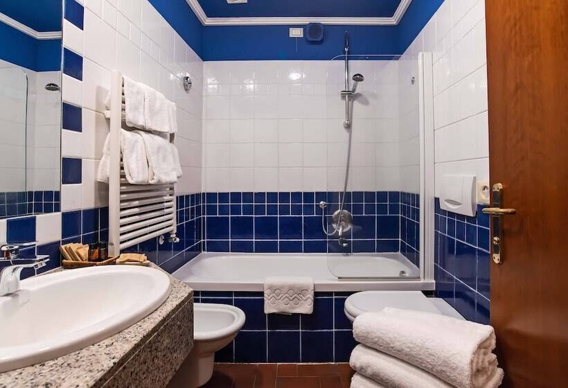 اتاق استاندارد چهار تخته, Porta Faenza