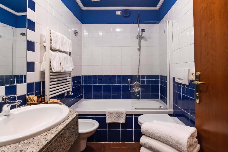 اتاق استاندارد چهار تخته, Porta Faenza
