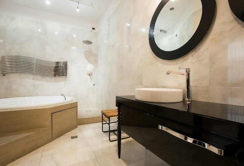 سوییت جونیور, Relais Hotel Centrale Dimora Storica