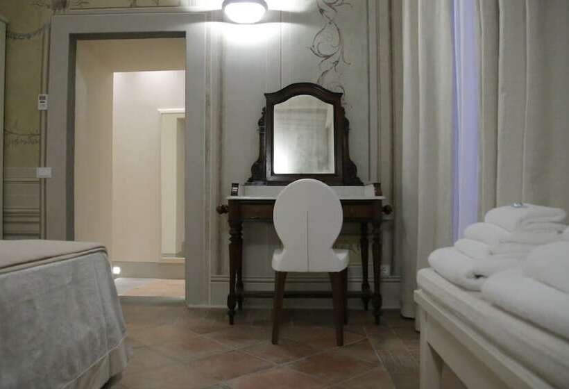 Deluxe Room, Renaissance