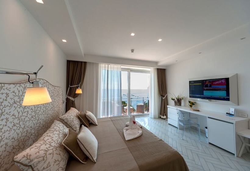 سوییت با چشم‌انداز دریا, Residence Panoramic