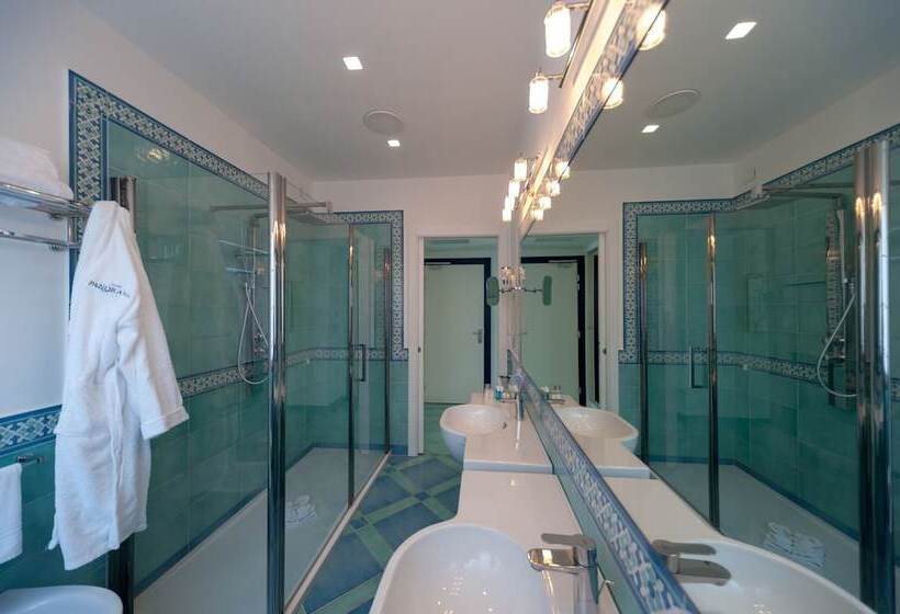 سوییت با چشم‌انداز دریا, Residence Panoramic