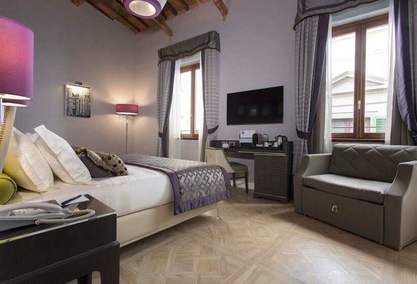 Chambre Deluxe, Spadai