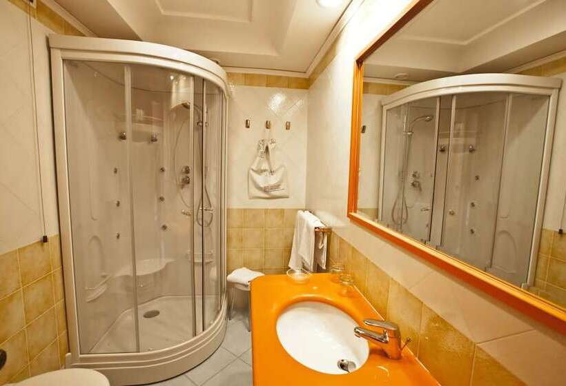 اتاق استاندارد با چشم‌انداز باغ, Terme Alexander