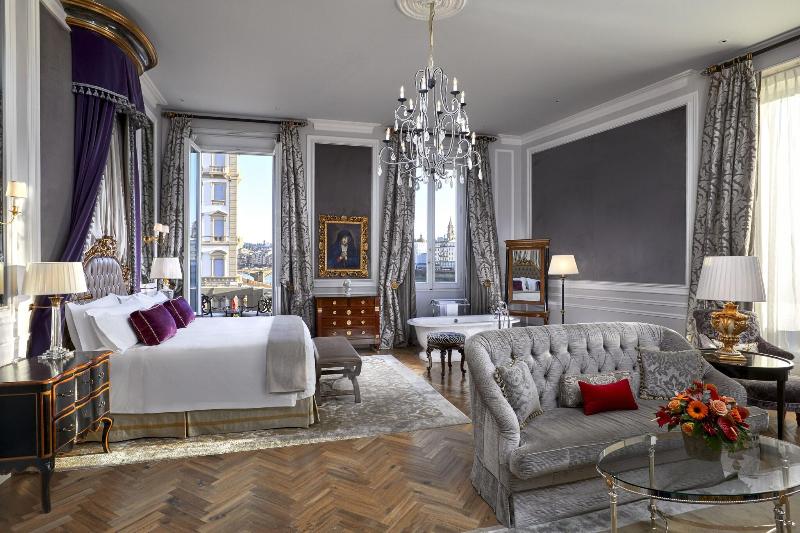 Junior suite with river view, The St. Regis Florence