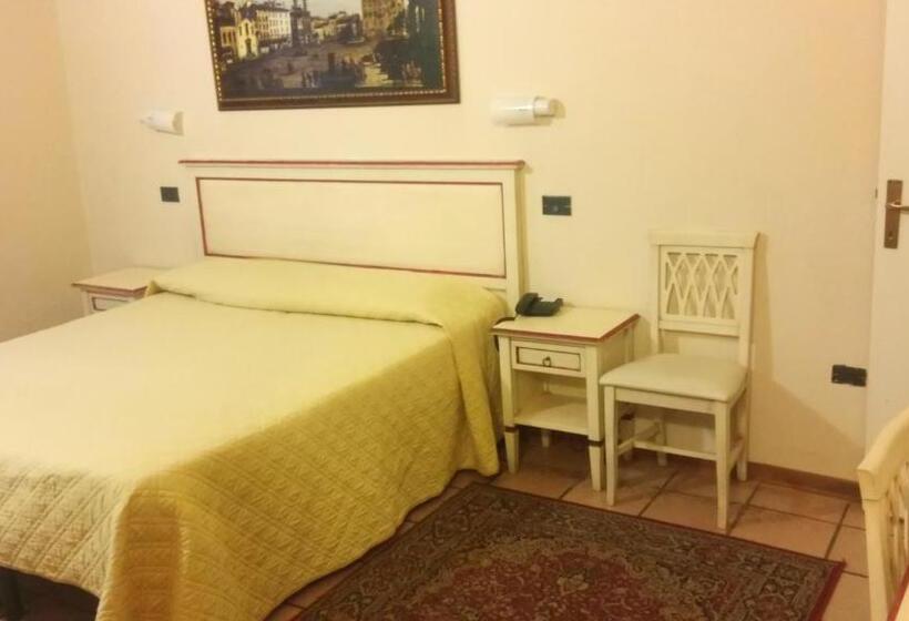 اتاق اکونومی, Vasari