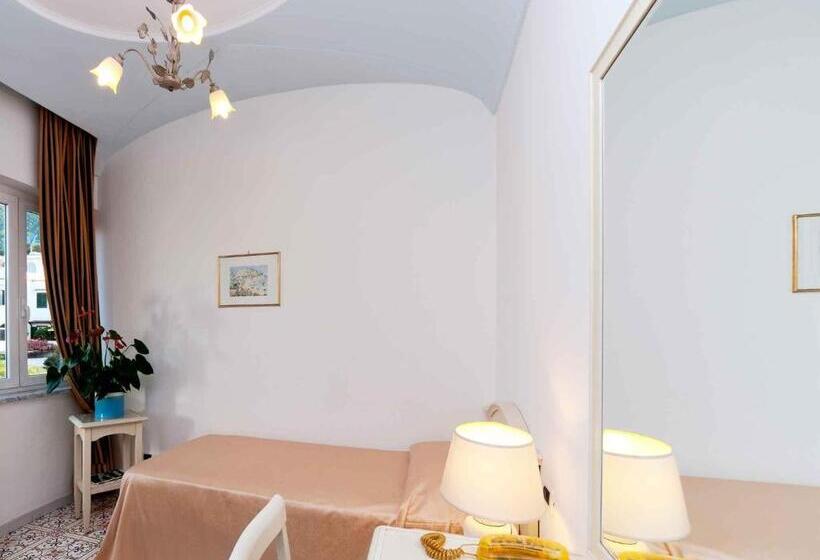 اتاق استاندارد یک نفره, Villa Svizzera Terme