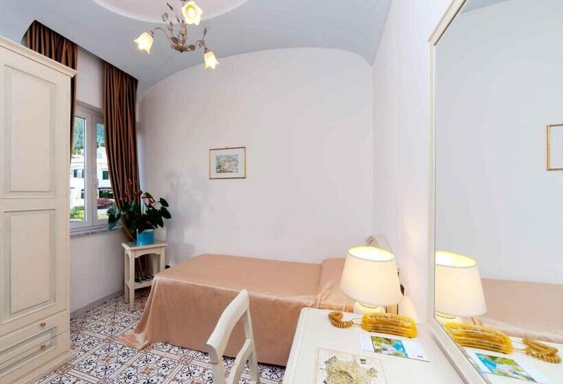 اتاق استاندارد یک نفره, Villa Svizzera Terme