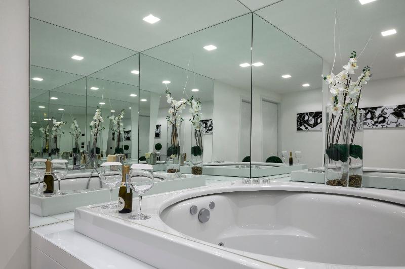 سوییت سوپریور, Lhp Hotel River & Spa