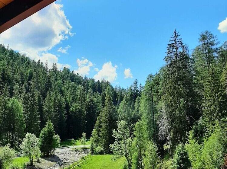سوئیت جونیور با چشم‌انداز کوهستان, Parkhotel Sole Paradiso