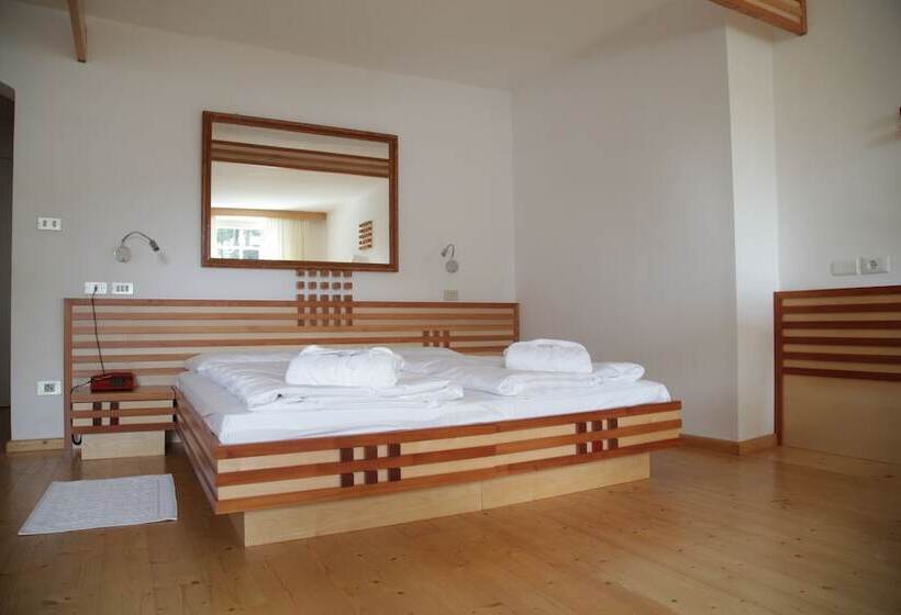 سوئیت جونیور با چشم‌انداز کوهستان, Parkhotel Sole Paradiso