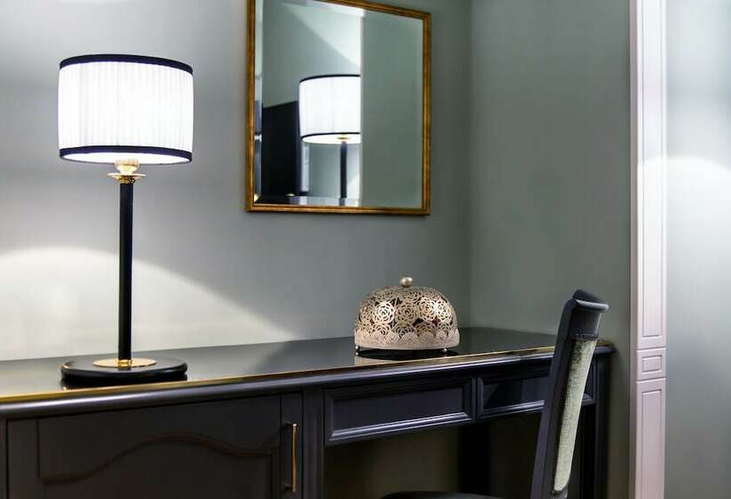 Standardrum, Grand Hotel Santa Lucia