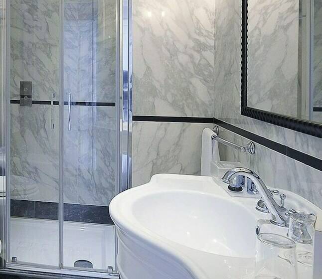 Standardrum, Grand Hotel Santa Lucia
