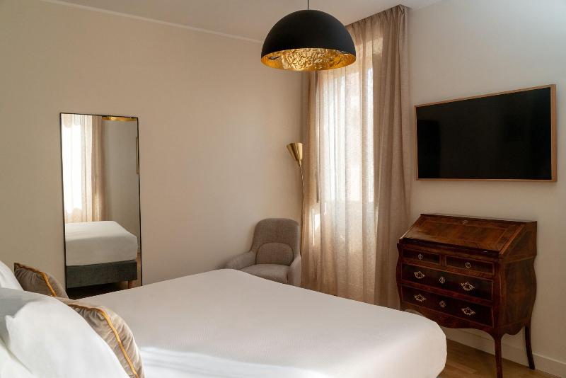 اتاق خانوادگی, 9hotel Cesari