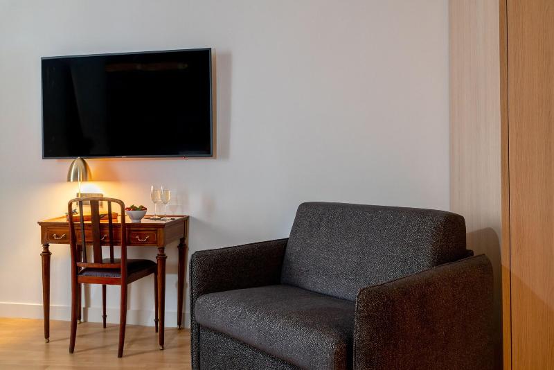 اتاق خانوادگی, 9hotel Cesari