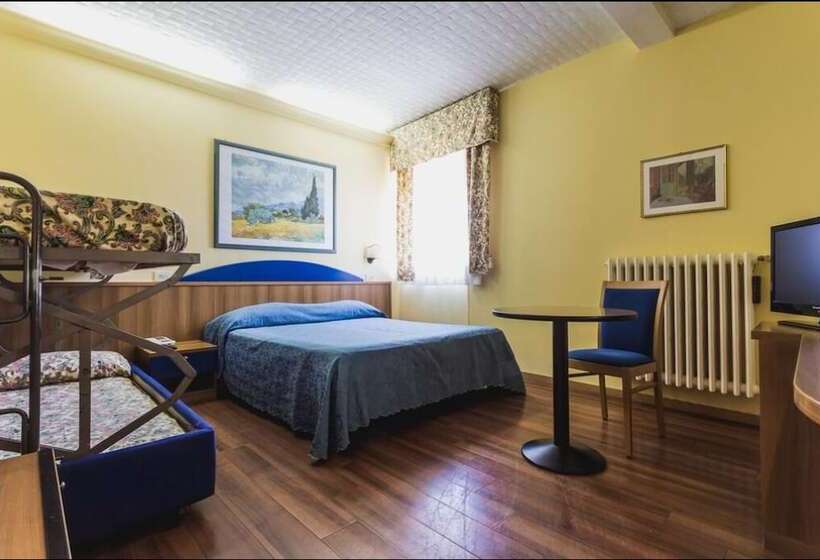 اتاق استاندارد چهار تخته, Phi Hotel Ambra