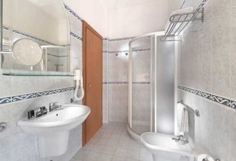 اتاق استاندارد سه نفره, Ambra