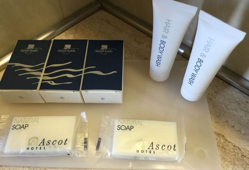 غرفة قياسية ثلاثية, Ascot & Spa