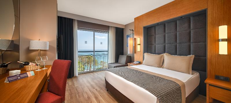 اتاق استاندارد سه نفره, Astoria Palace