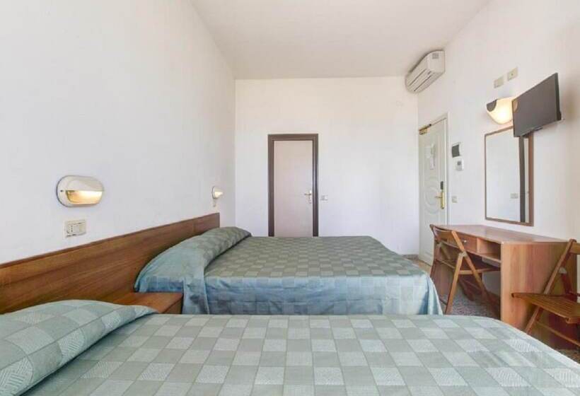 Economy Triple Room, Atlas