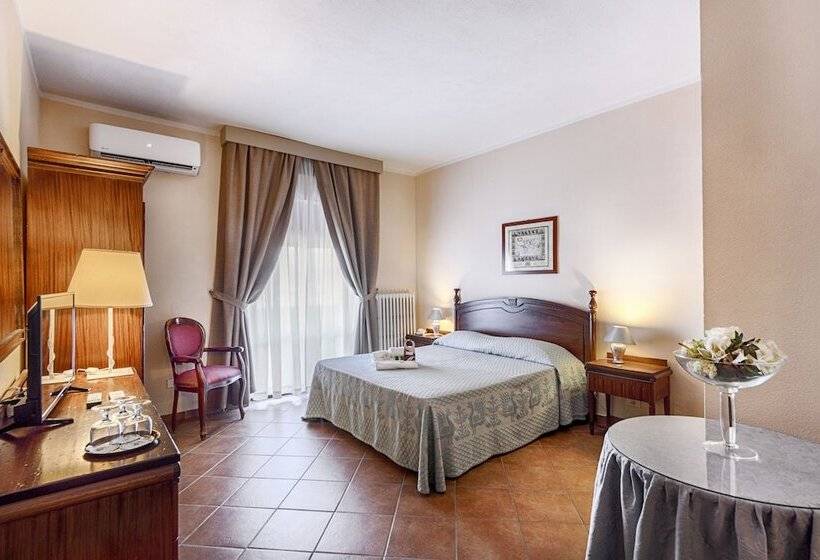 Standard Quadruple Room, Colonna Palace  Mediterraneo