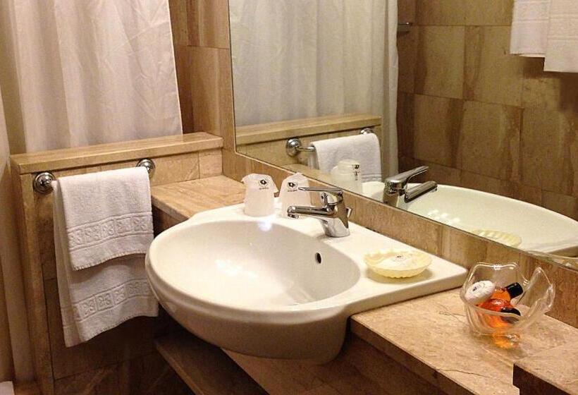 اتاق استاندارد سه نفره, Colonna Palace Hotel Mediterraneo