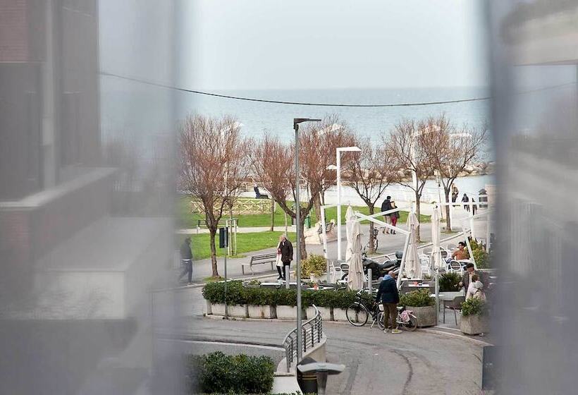 اتاق استاندارد سه نفره, Nouvel Hotel Des Bains