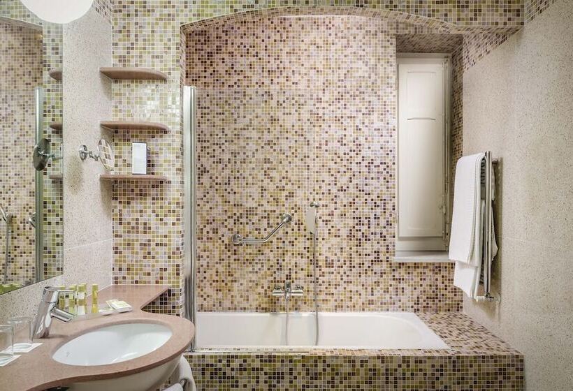 سوییت جونیور, Eurostars Centrale Palace