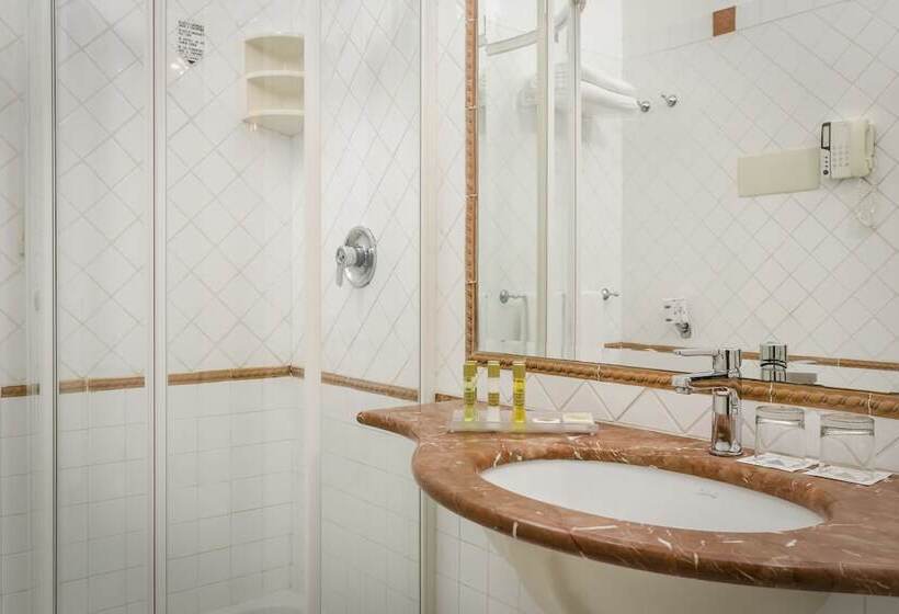 اتاق استاندارد سه نفره, Eurostars Centrale Palace