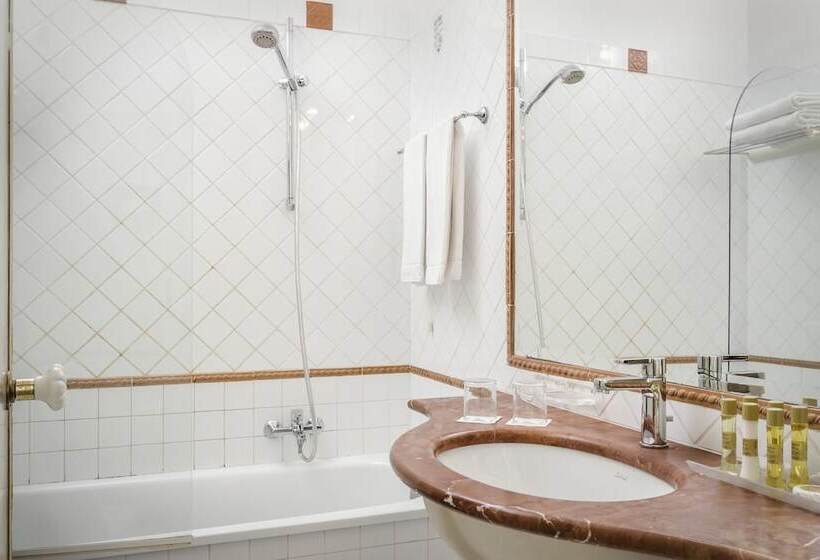 اتاق استاندارد سه نفره, Eurostars Centrale Palace