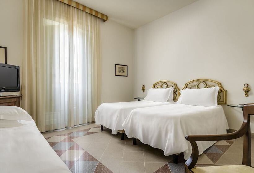 اتاق استاندارد سه نفره, Eurostars Centrale Palace