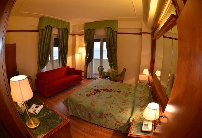 标准三人间, Grand Hotel Montesilvano