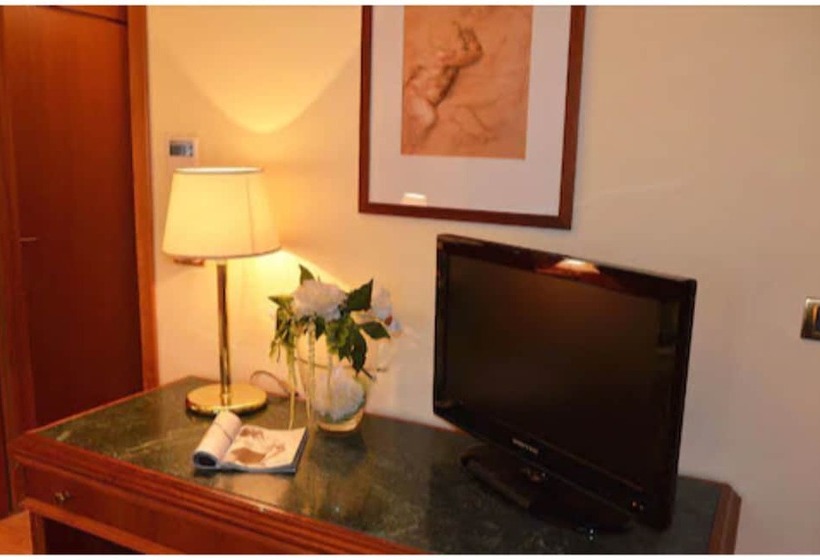 标准单人间, Grand Hotel Montesilvano