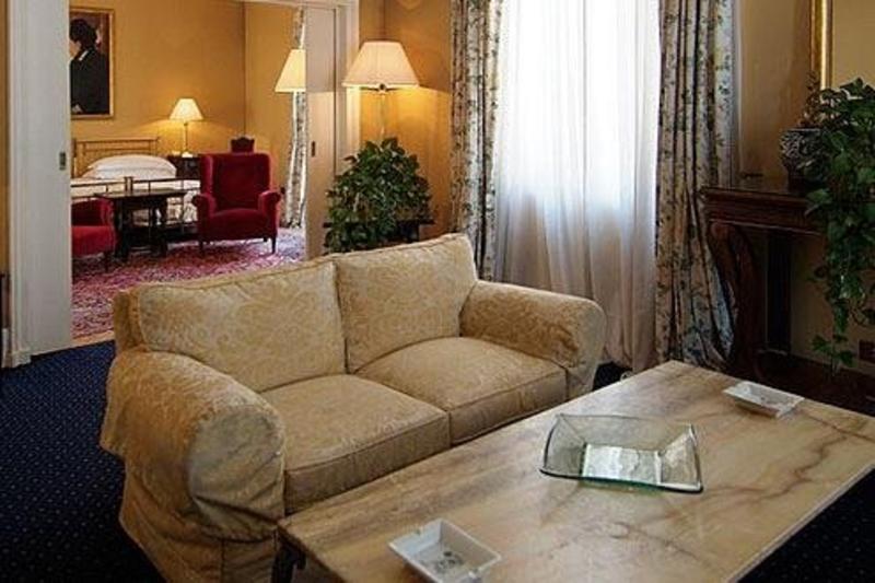 اتاق خانوادگی, Grand Hotel Plaza