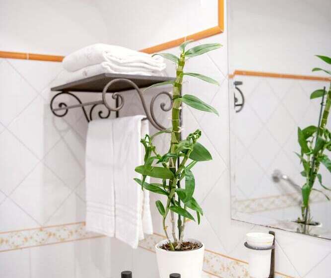 اتاق لوکس چهار تخته, Grand Hotel Tritone