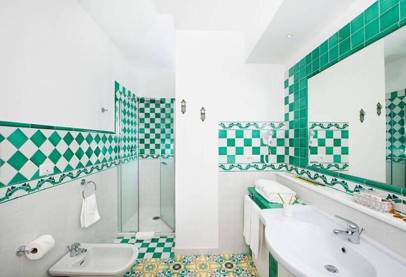اتاق لوکس چهار تخته, Grand Hotel Tritone