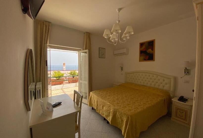 اتاق استاندارد, La Perla