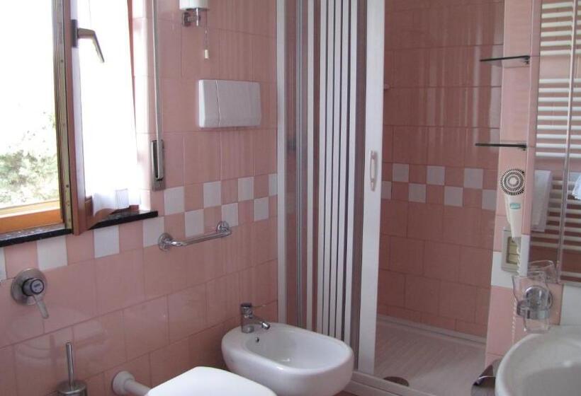 اتاق استاندارد چهار تخته, Lanterna