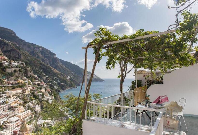 سوییت سوپریور با چشمانداز دریا, Poseidon