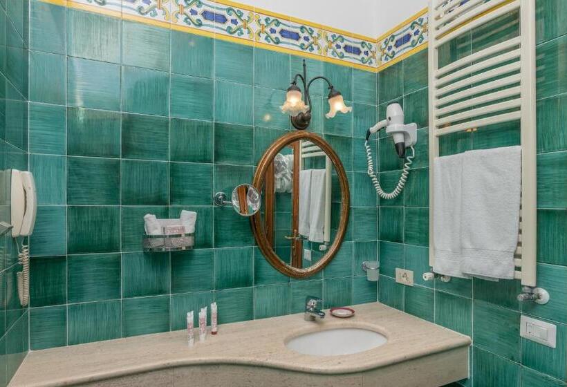 اتاق سوپریور با چشمانداز دریا, Poseidon