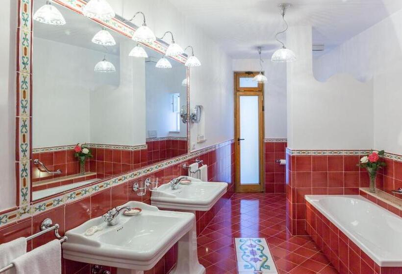 سوییت با چشمانداز دریا, Poseidon