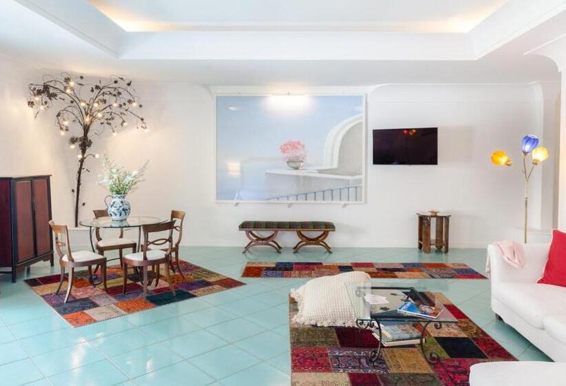 سوییت با چشمانداز دریا, Poseidon