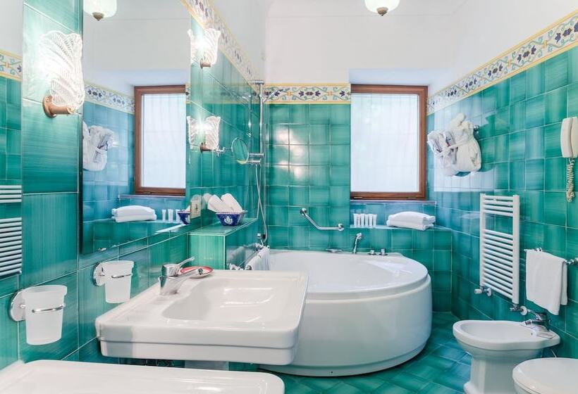 سوییت سوپریور با چشمانداز دریا, Poseidon