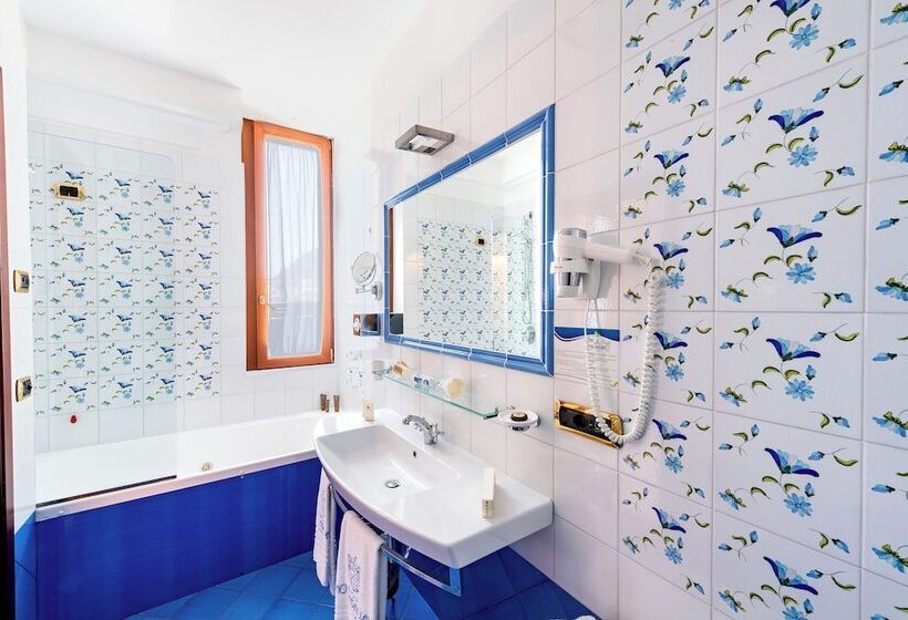 اتاق سوپریور با چشم‌انداز دریا, Ravello Art Hotel Marmorata