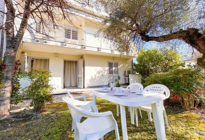 آپارتمان 1 خوابه با چشم‌انداز باغ, Homiday   Residence K2
