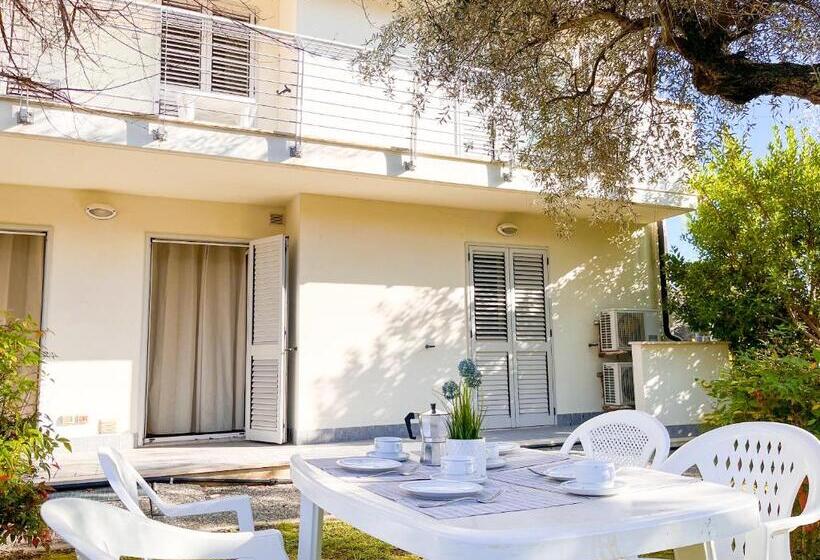 آپارتمان 1 خوابه با چشم‌انداز باغ, Homiday   Residence K2