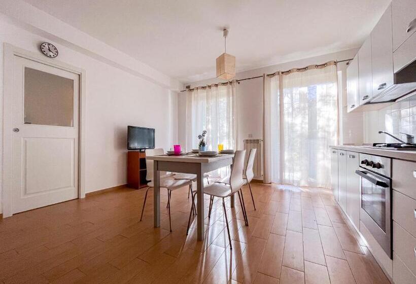آپارتمان 1 خوابه با چشم‌انداز باغ, Homiday   Residence K2